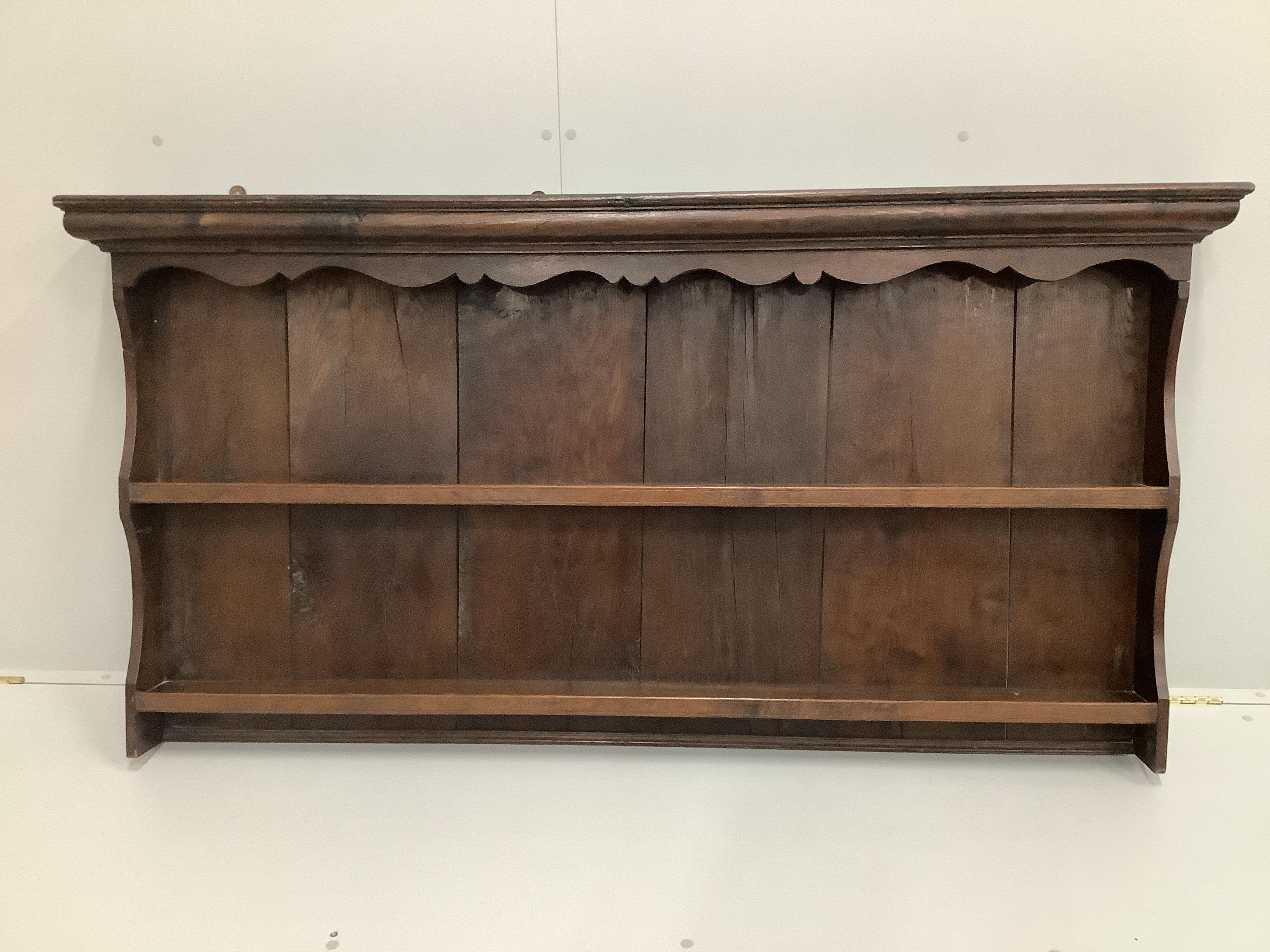 An 18th century boarded oak plate rack, width 163cm, height 82cm